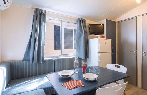 Cavallino-Treporti House | Lovely apartment in villa for 4 guests with A/C, WIFI, pool, TV, terrace and pets allowed