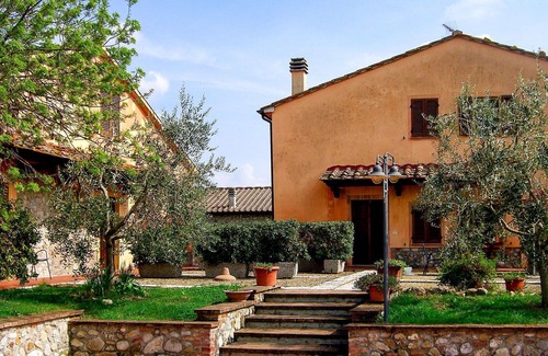 Lajatico Villa | Lovely apartment in villa for 4 guests with pool, WIFI, TV and patio