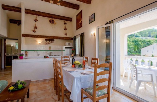 Bauduen Villa | Lovely apartment in villa for 6 guests with WIFI, TV, balcony, pets allowed and panoramic view