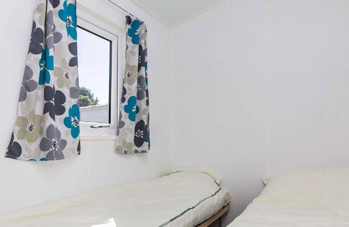 Houthalen House | Lovely apartment in villa for 6 guests with pool, hot tub, TV, terrace and parking