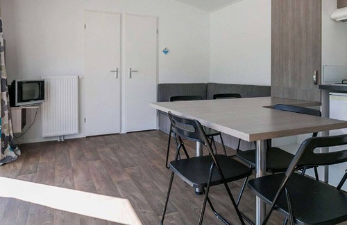 Houthalen House | Lovely apartment in villa for 6 people with pool, hot tub, TV, terrace and parking