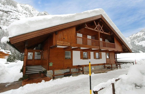 Penia House | Lovely apartment in villa for 3 guests with WIFI, TV and pets allowed