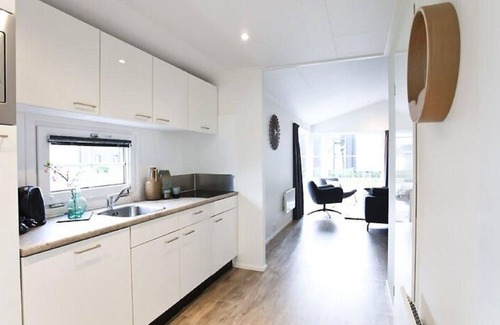 Noordoostelijk van Schaarsbergen House | Lovely apartment in villa for 6 guests with pool, WIFI, TV and terrace