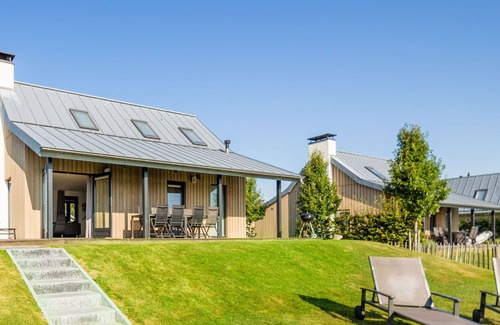 Tholen House | Lovely apartment in villa for 8 guests with WIFI, TV and parking