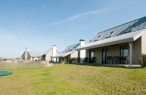 Tholen House | Lovely apartment in villa for 6 people with hot tub, WIFI, TV and parking