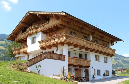 Fuegen Villa | Lovely apartment in villa for 2 people with WIFI, TV, terrace, pets allowed and panoramic view