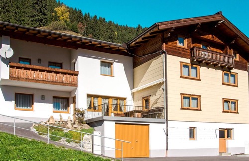 Kappl Villa | Lovely apartment in villa for 11 guests with WIFI, TV, balcony and parking
