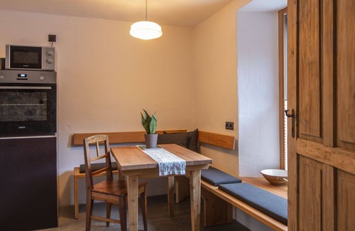 Kauns Villa | Lovely apartment in villa for 3 guests with WIFI and patio