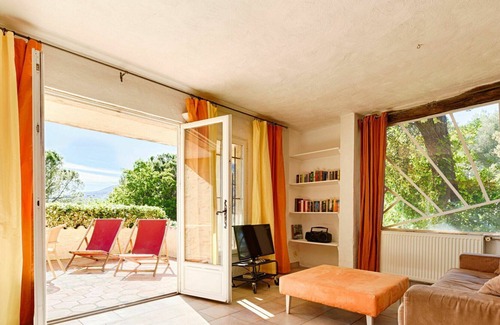 Vence Villa | Lovely apartment in villa for 4 guests with pool, WIFI, TV, terrace, pets allowed and parking