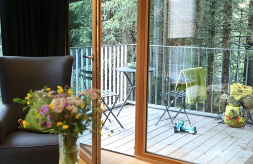 Großdorf House | Lovely apartment in villa for 6 guests with pool, WIFI, TV, balcony and panoramic view