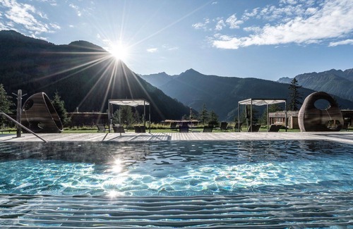 Großdorf House | Lovely apartment in villa for 6 guests with pool, WIFI, TV, balcony and panoramic view