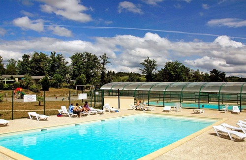 Beynat House | Lovely apartment in villa for 4 people with pool, WIFI, TV, terrace and pets allowed