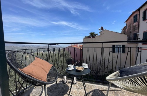 Costarainera Apartment | Lovely apartment for 6 guests with WIFI, TV, balcony and parking