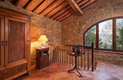 Umbertide Villa | Lovely apartment in villa for 4 guests with A/C, WIFI, pool, TV, patio and panoramic view