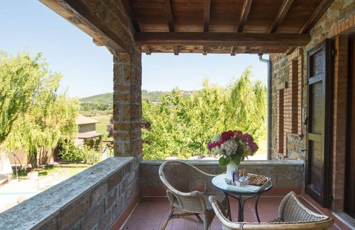 Montefiascone Villa | Lovely apartment in villa with pool, WIFI, hot tub, TV, patio, pets allowed and panoramic view
