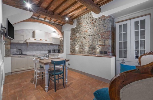 Monteriggioni Apartment | Lovely apartment for 4 people with pool, WIFI, A/C, TV and pets allowed, close to Siena
