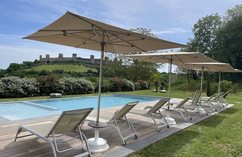 Monteriggioni Apartment | Lovely apartment for 2 guests with pool, A/C, WIFI, TV and pets allowed, close to Siena