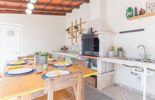 Corroios Villa | Lovely Aroeira Villa | 3 Bedrooms | Villa Martha | Pleasant Pool Area | Great.