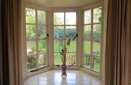New Forest District Cottage | Lovely Arts and Crafts New Forest cottage, close to beaches and Lymington