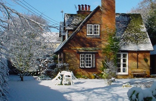 New Forest District Cottage | Lovely Arts and Crafts New Forest cottage, close to beaches and Lymington