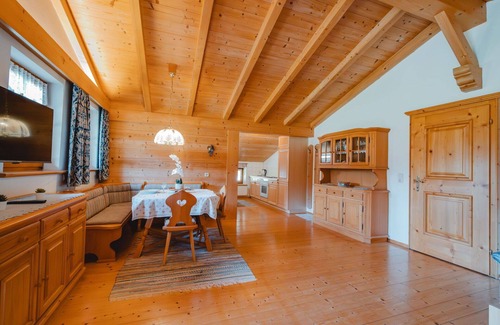 Sankt Martin bei Lofer Villa | Lovely apartment in villa for 3 guests with TV and balcony