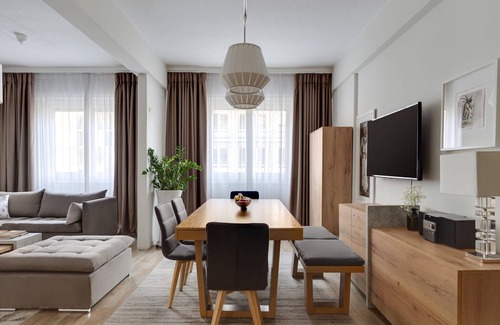 Athens City Centre Villa | Lovely Athens Apartment | 2 Bedrooms | Apartment Seigi | Ideally Situated in.