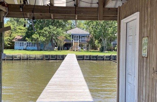 Fairhope House | Lovely Bayfront Home with your own pier.