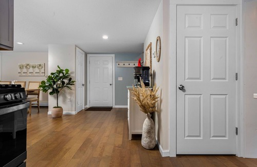 Bellaire House | Lovely Bellaire home across from park with beach, walk to Shorts, spa, fun games