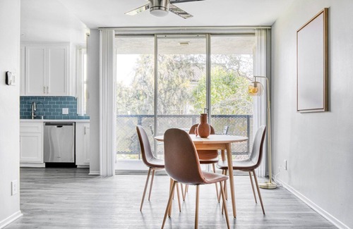 Beverly Grove Apartment | Lovely Beverly Hills 2BR near the Grove & Rodeo Drive, by Blueground
