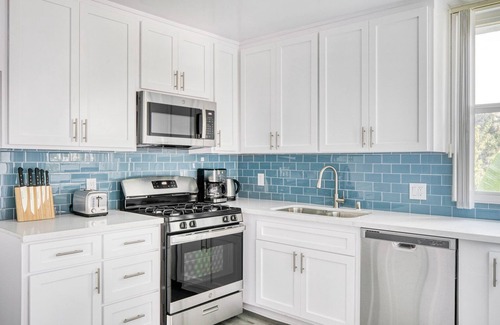 Beverly Grove Apartment | Lovely Beverly Hills 2BR near the Grove & Rodeo Drive, by Blueground