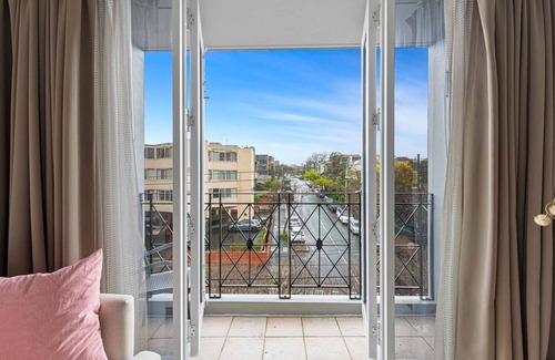 South Yarra Apartment | Lovely Boutique 1-Bed Unit with Gym & Pool