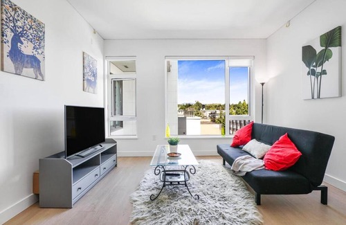 Marpole Apartment | Lovely Brand new studio 5 mins to Airport!!