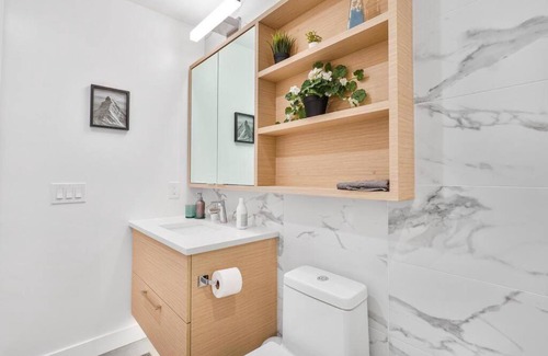 Marpole Apartment | Lovely Brand new studio 5 mins to Airport!!