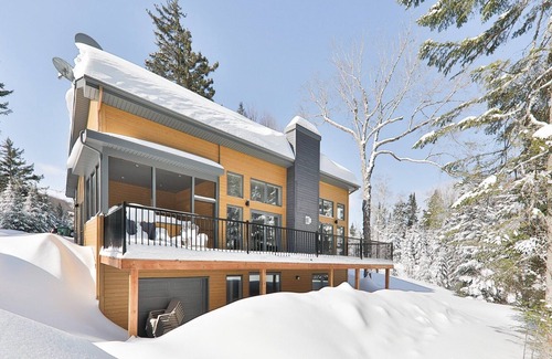 St-Adolphe-d'Howard Cottage | Lovely cottage next to a quiet lake