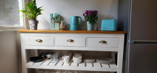 Sunnydale Apartment | Lovely Cabin with private garden