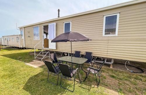 Pakefield Other | Lovely Caravan By The Beach In Pakefield, Suffolk Ref 68007Cl
