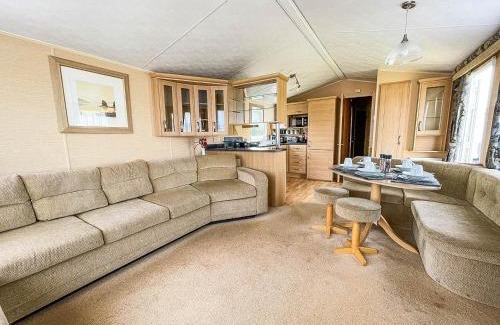 Pakefield Other | Lovely Caravan By The Beach In Pakefield, Suffolk Ref 68007Cl