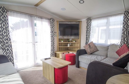 Caister-on-Sea House | Lovely caravan with decking at Caister Haven, nearby the beach ref 30041R