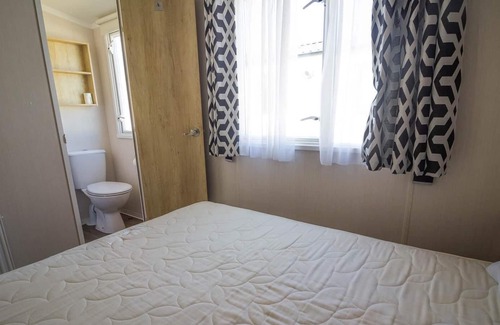 Caister-on-Sea House | Lovely caravan with decking at Caister Haven, nearby the beach ref 30041R