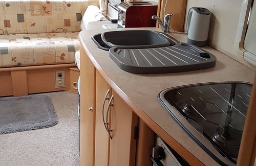 Kneesall Ski Chalet | Lovely Caravan Near Notts and Newark