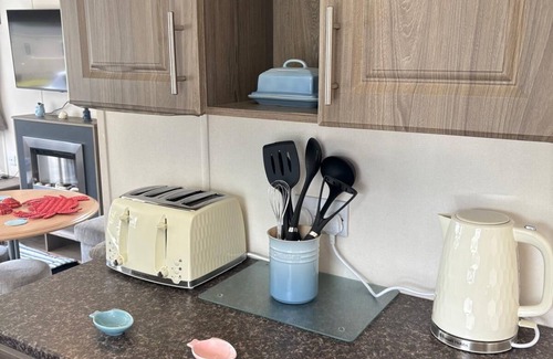 Newquay House | Lovely caravan with decking at Newquay Holiday Park, Cornwall, ref 93008H