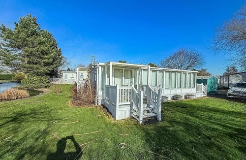 Skegness House | Lovely caravan with large decking at Southview Holiday Park ref 33108S