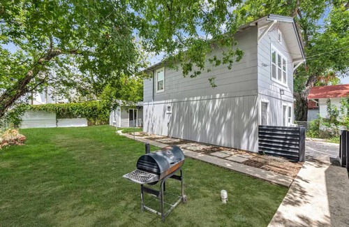 Beacon Hill Apartment | Lovely Casita w/King Bed 8min to DT