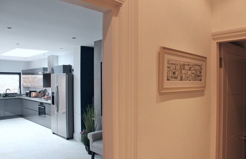 Upper Town House | Lovely Central Bath House- w/Parking (CG)