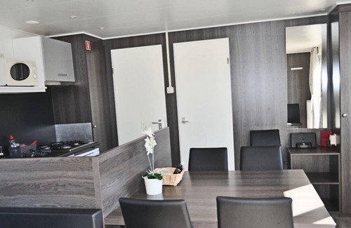 Serooskerke Ski Chalet | Lovely Chalet in a well-maintained chalet park, centrally located