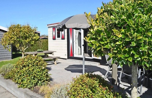 Serooskerke Ski Chalet | Lovely Chalet in a well-maintained chalet park, centrally located