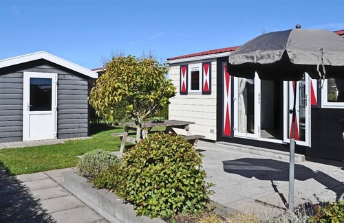 Serooskerke Ski Chalet | Lovely Chalet in a well-maintained chalet park, centrally located