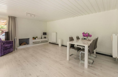 Oud-Turnhout House | Lovely chalet in Arendonk with terrace