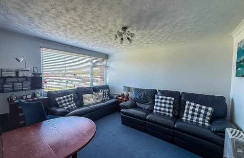 Scratby Ski Chalet | Lovely chalet to hire in Scratby nearby the beach in Norfolk ref 76165B