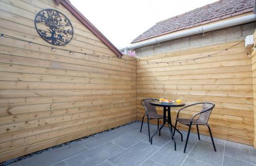 New Forest District Apartment | Lovely & Charming Studio with Parking In New Forest - Brand New!